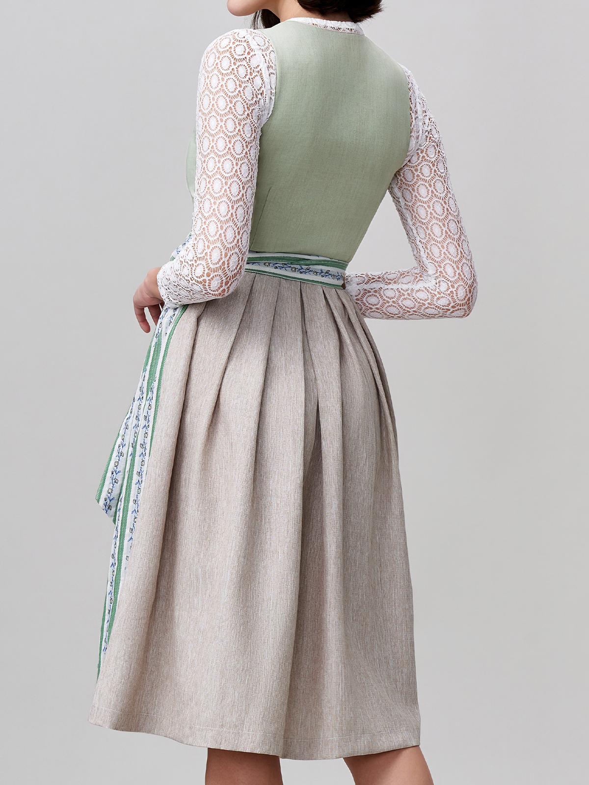 Ein elegantes grünes Dirndl von Amuseliebe