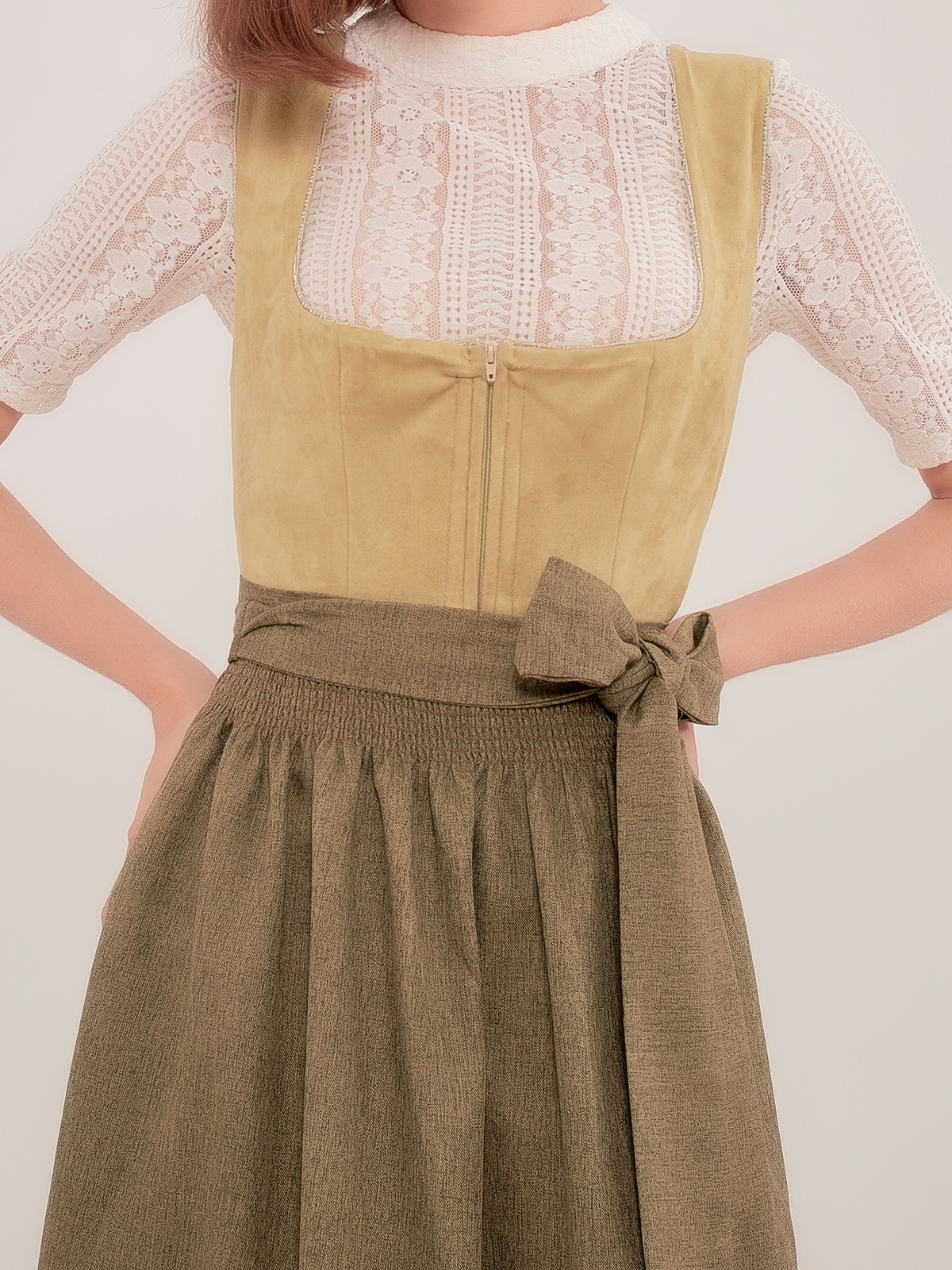 Dirndl in Grün und Blau