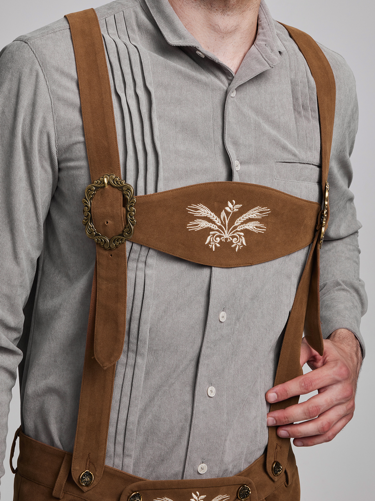 Modernes Dirndl in Braun