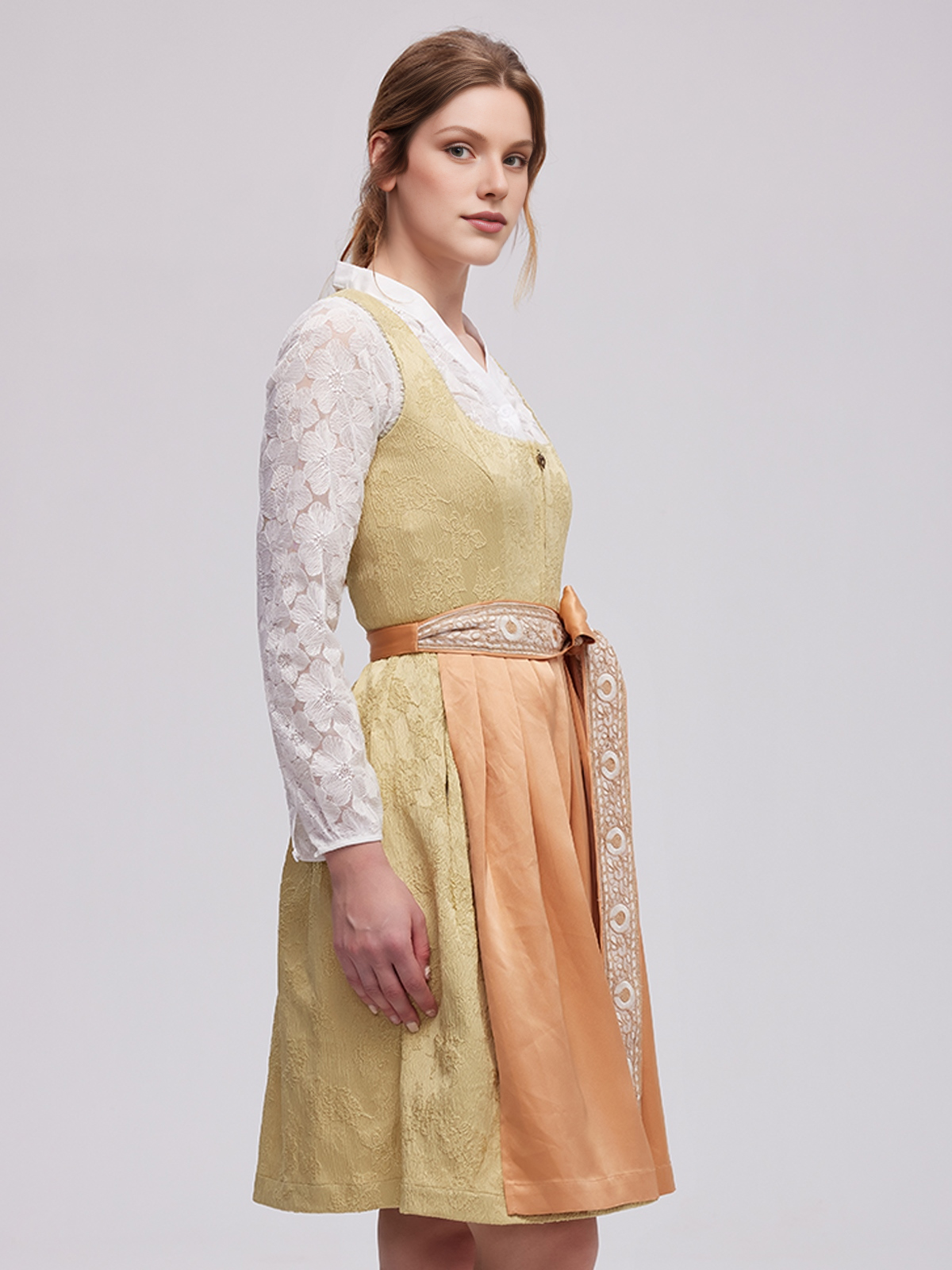 Dirndl in Gelb mit modernem Schnitt