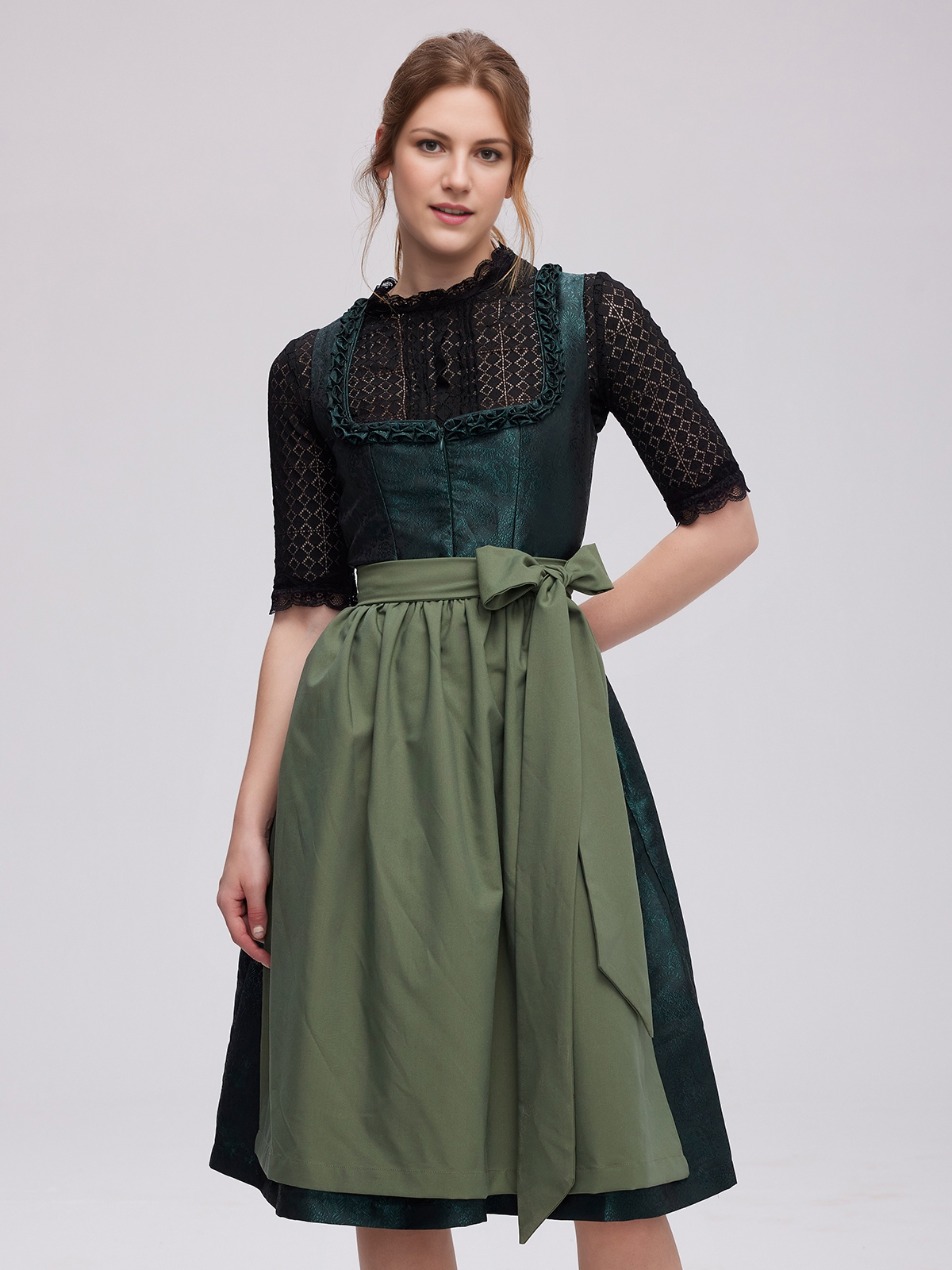 Modernes Dirndl in Salbeigrün
