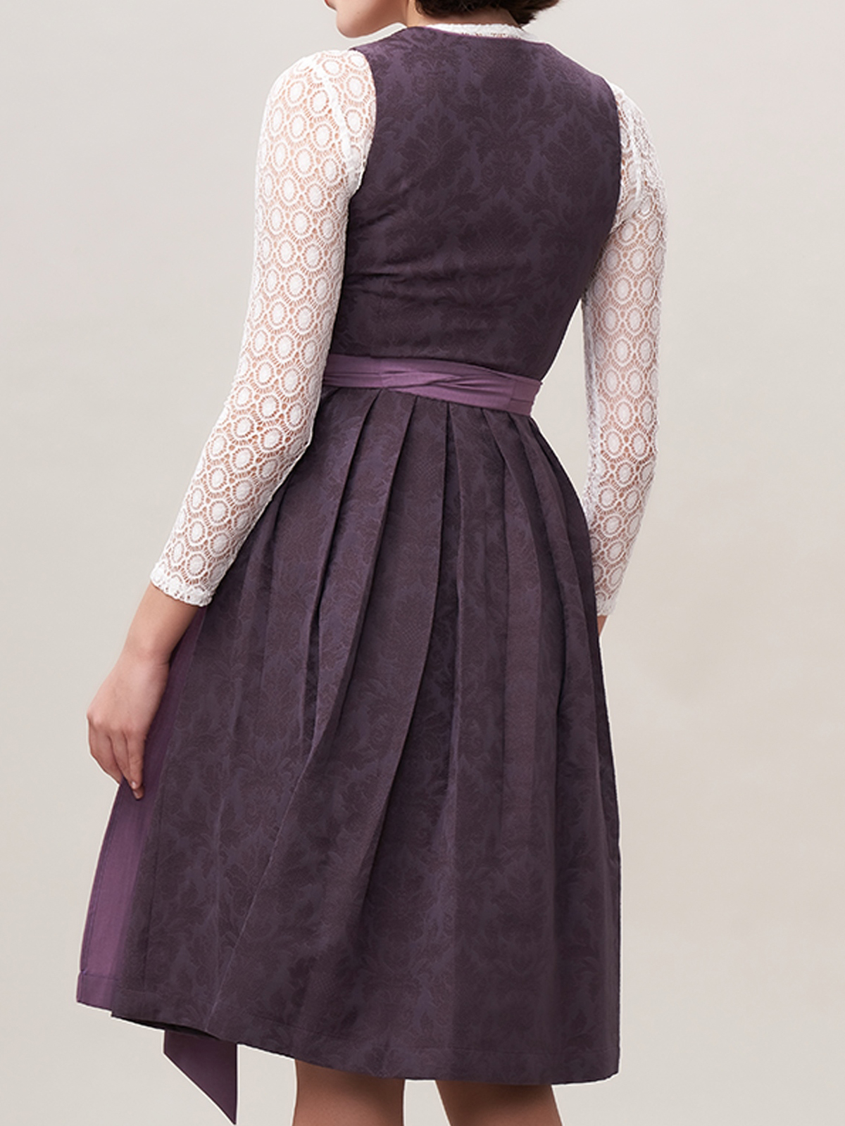 Dirndl mit Ausschnitt in Lila