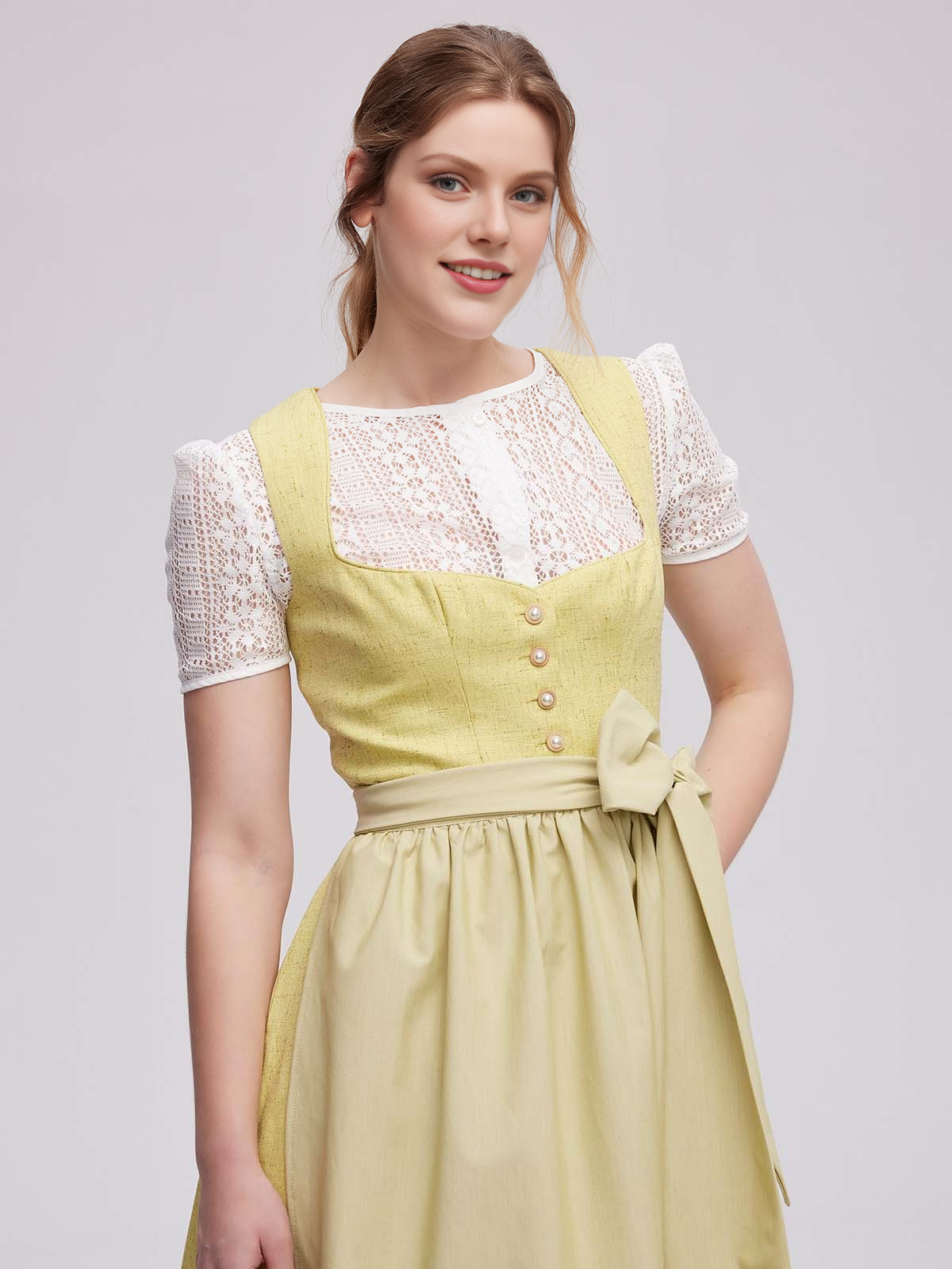 Dirndl in schwarz-rot
