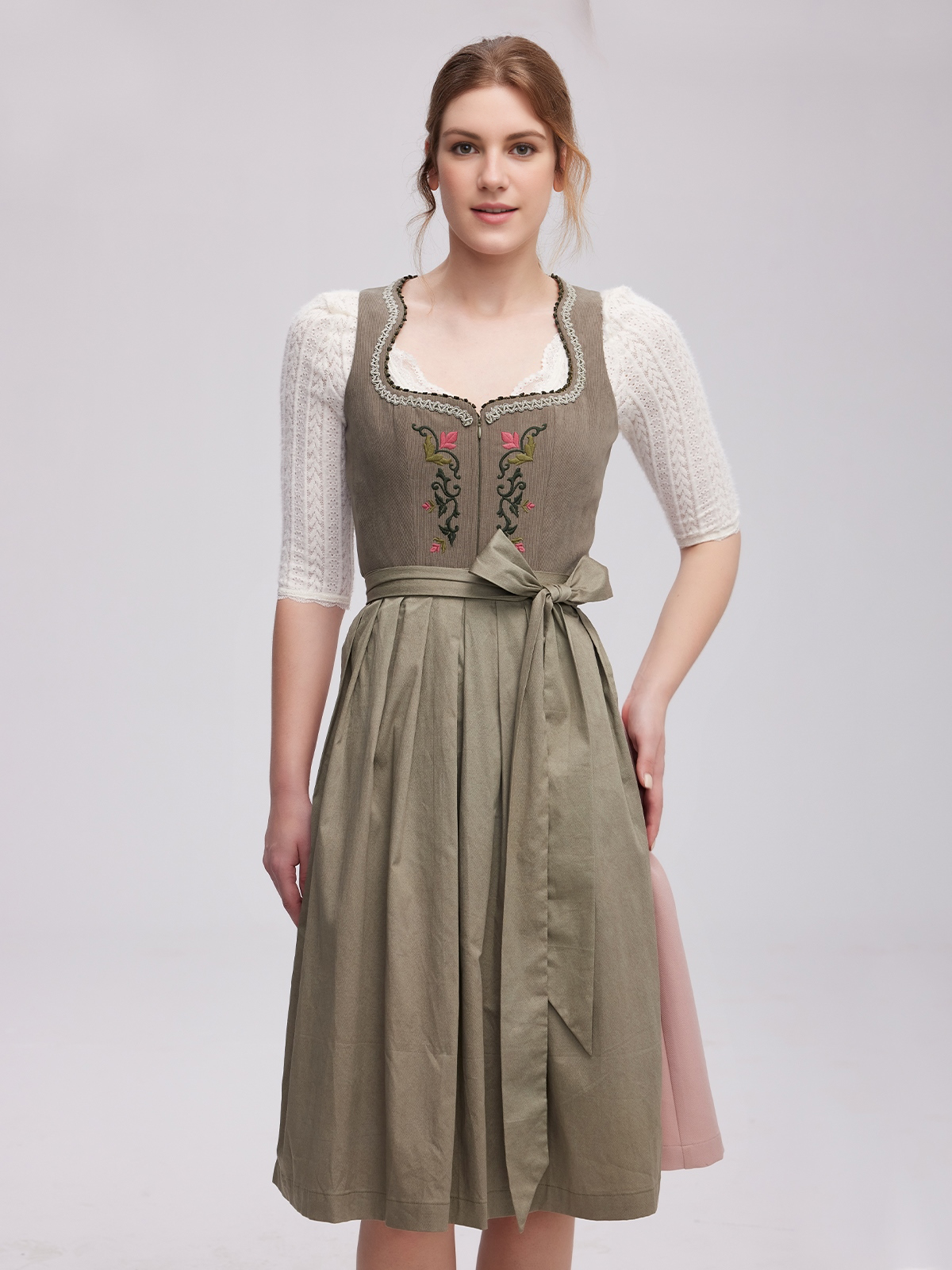 Traditionelles Dirndl in Grün