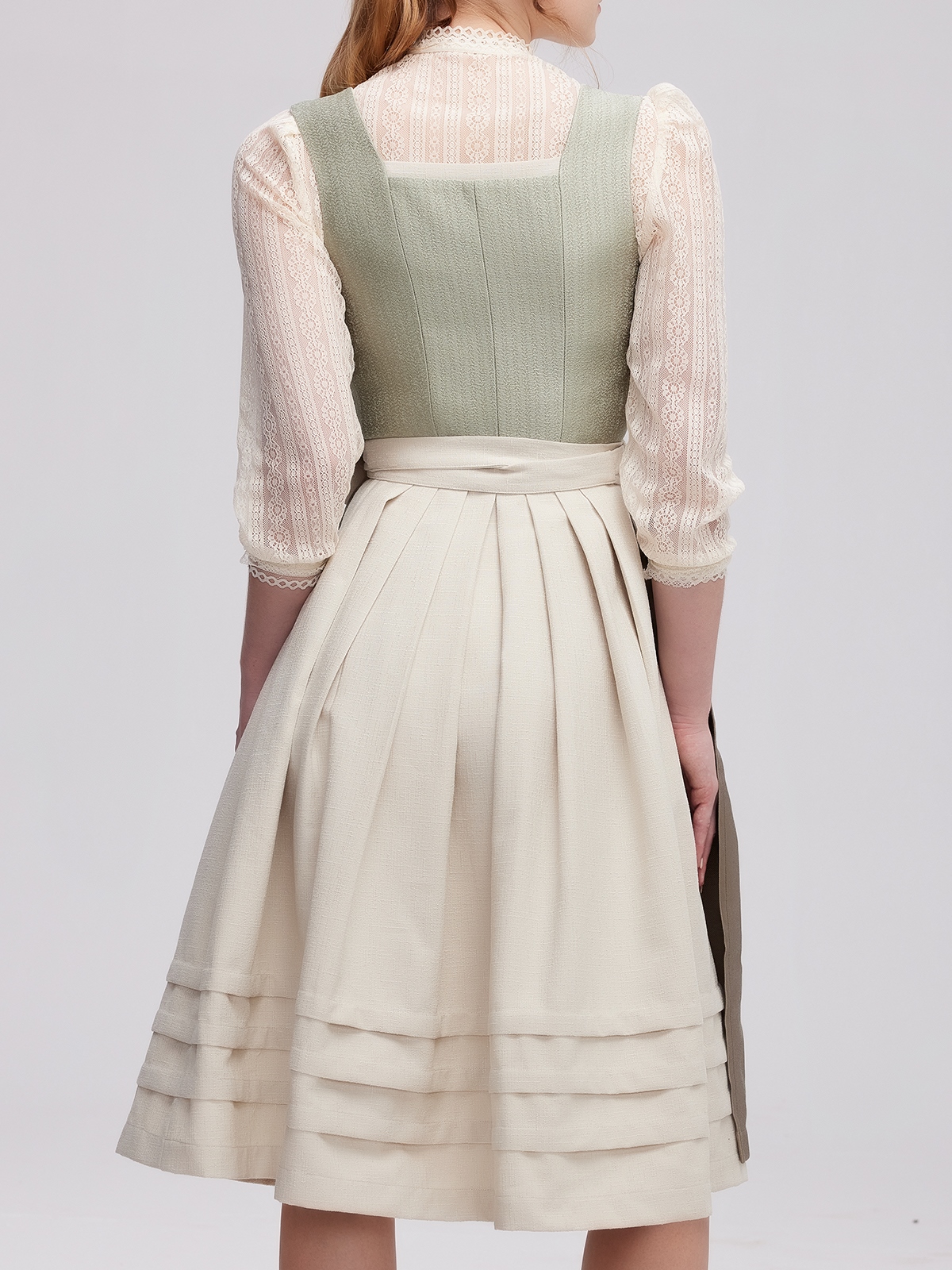 Dirndl Schwarz Samt – Eleganz in Perfektion