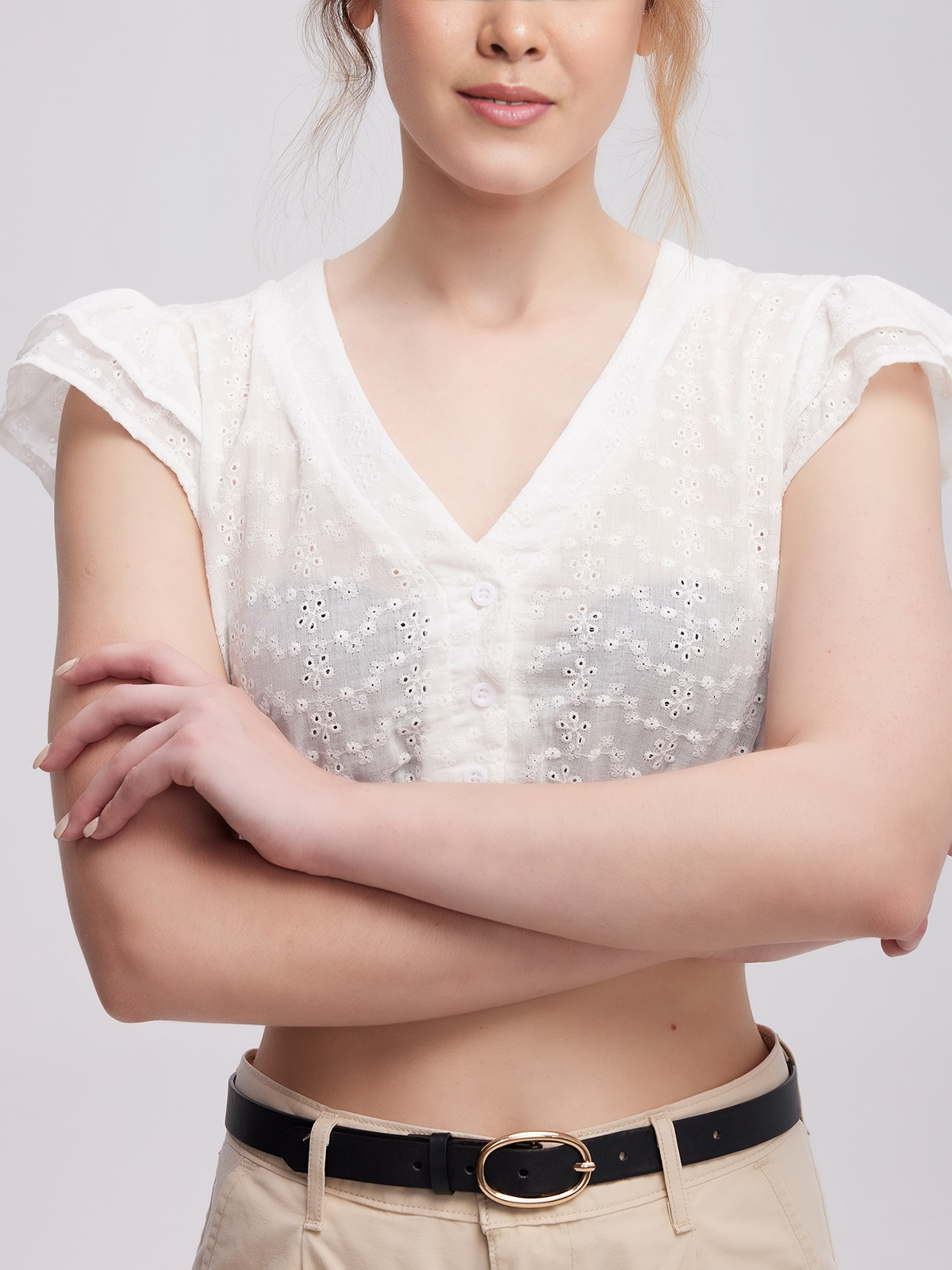 Dirndl Rot Samt in eleganter Pose