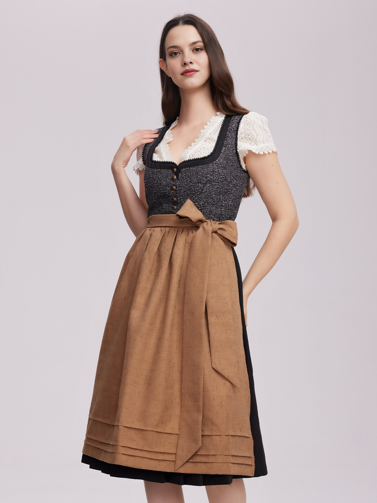 Elegantes schwarzes Dirndl mit modernem Schnitt