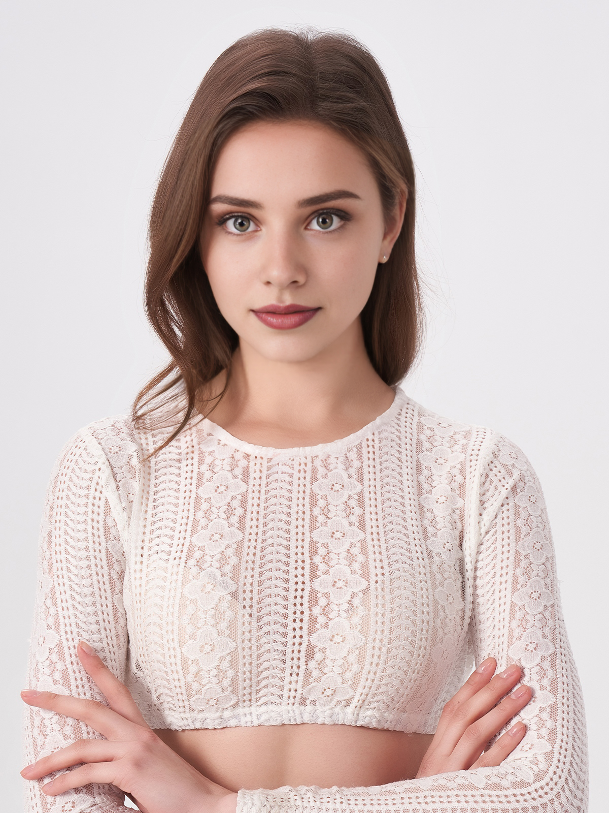 Modernes Dirndl in Weiß mit Spitzenbluse