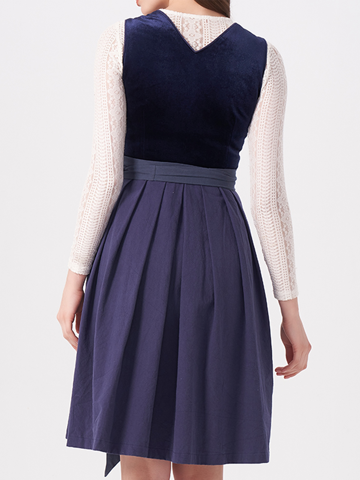 Dirndl Jeansblau – stilvoll und modern