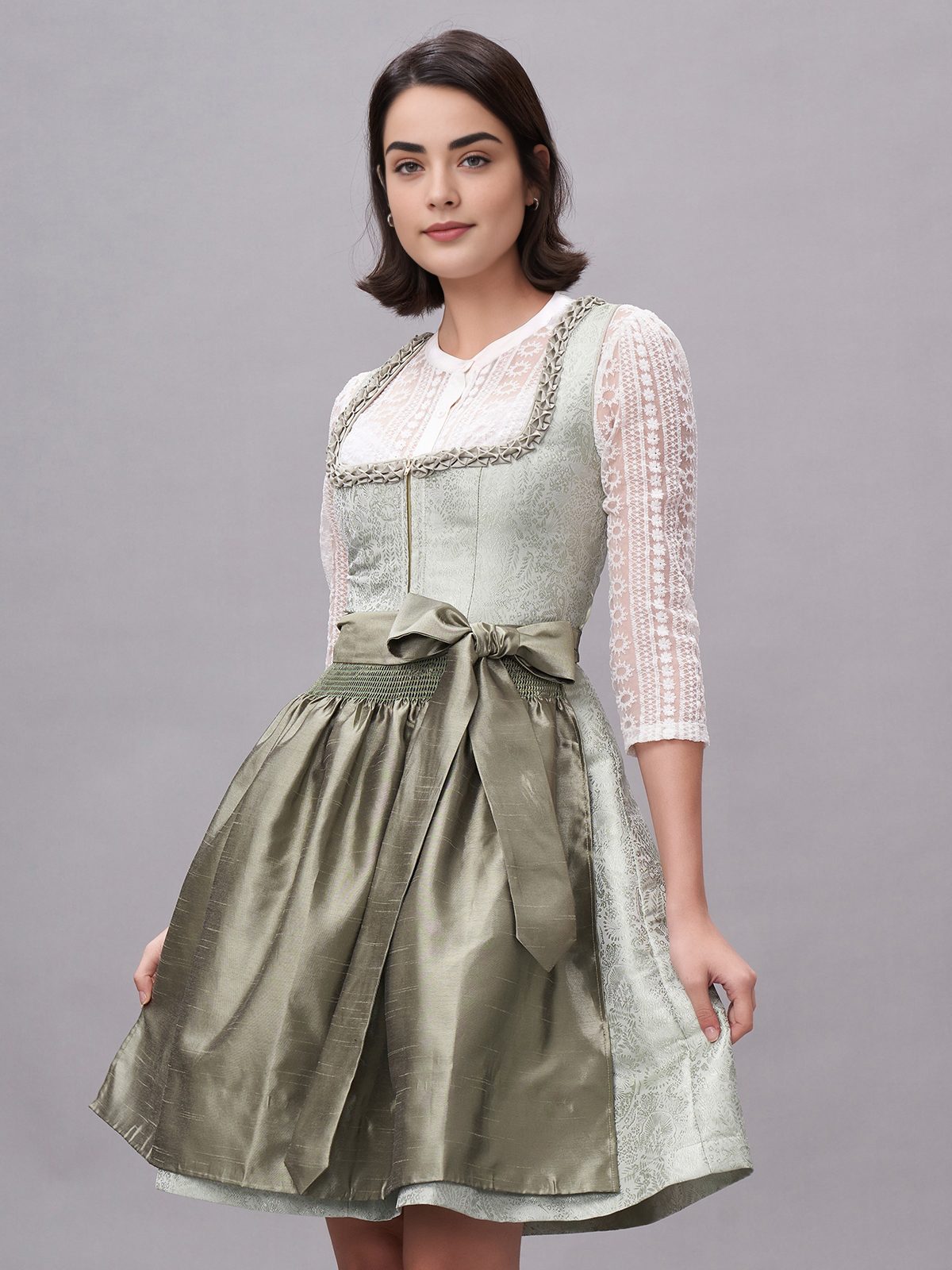 Dirndl mit Herzausschnitt in Grün – feminin und stilvoll
