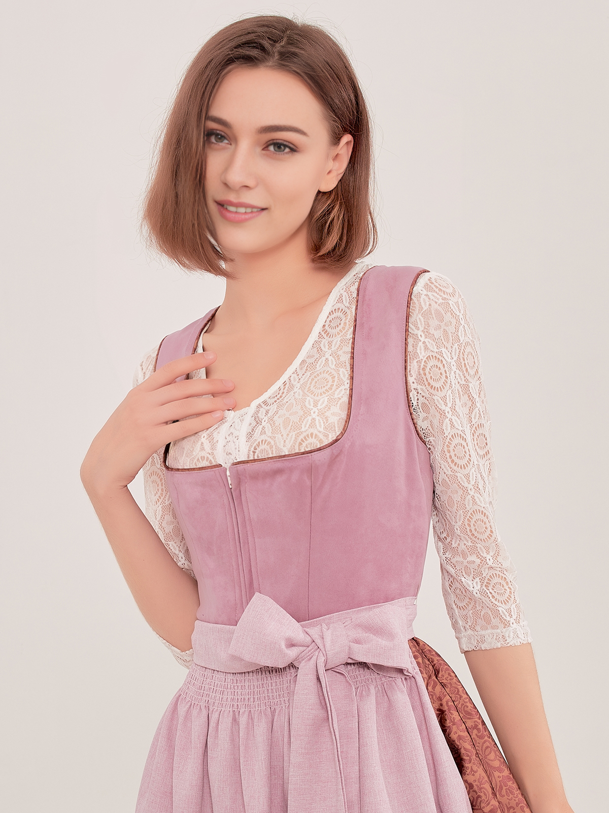 Dirndl in zartem Rosa mit passender Bluse