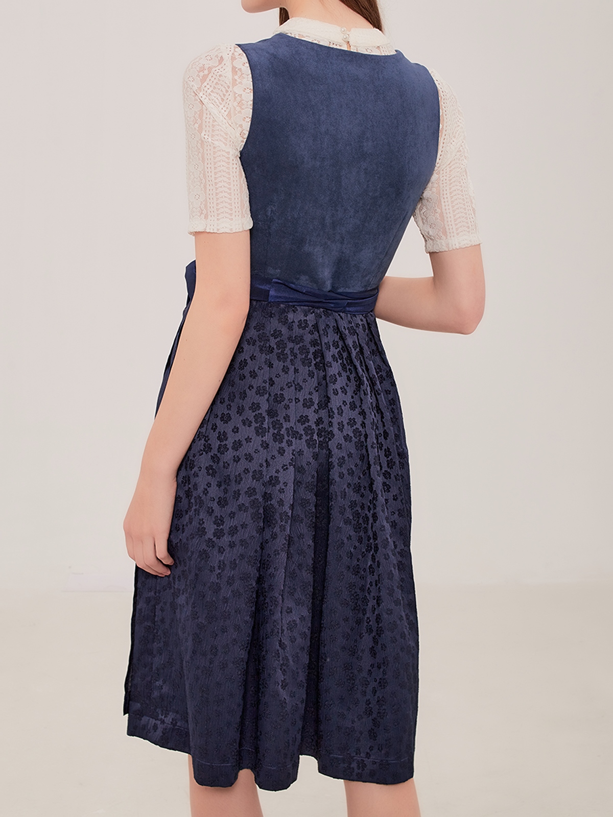 Braun Dirndl – Eleganz und Tradition