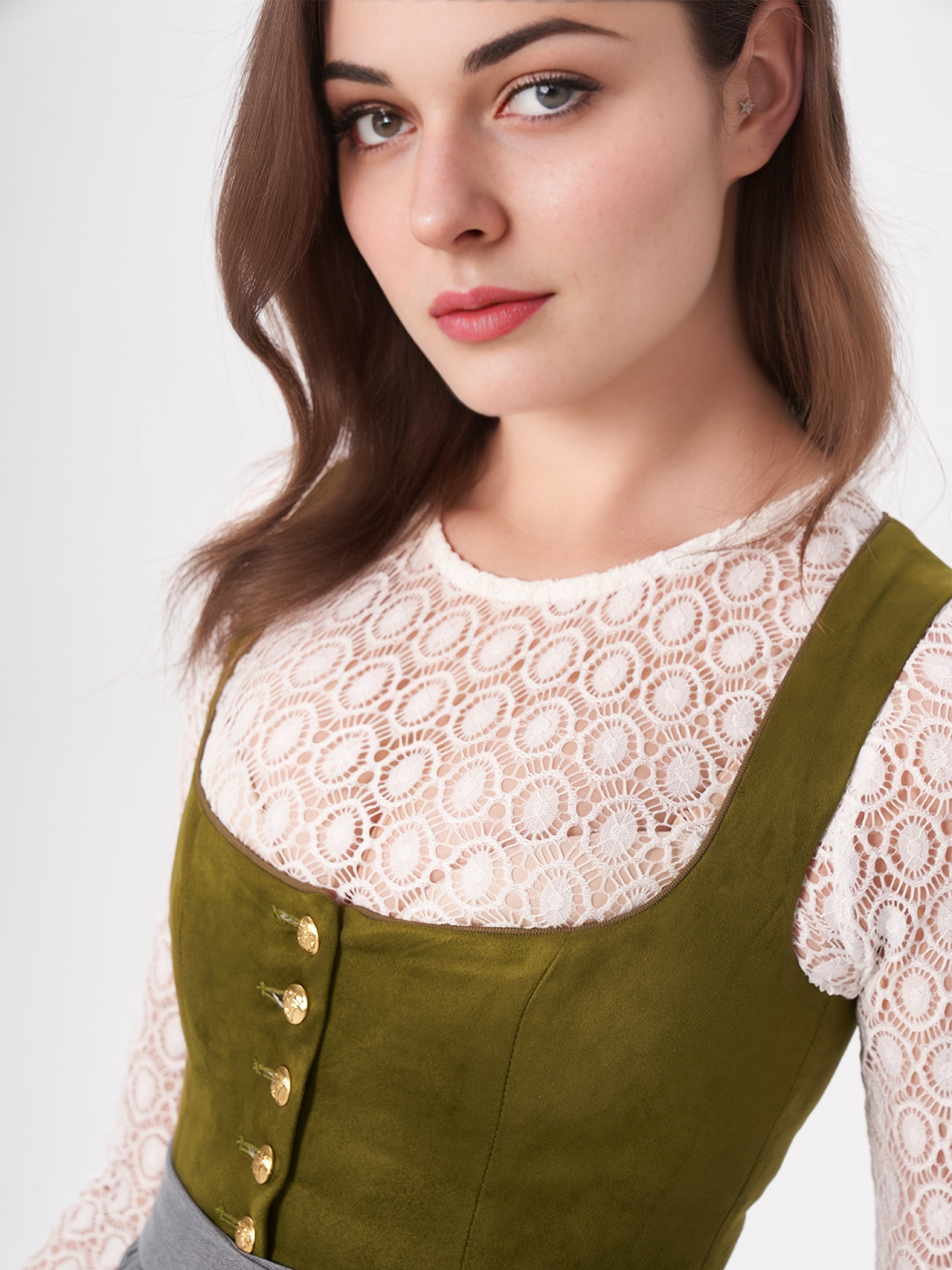 Moderne reduzierte Dirndl in Grün – perfekt für den urbanen Stil
