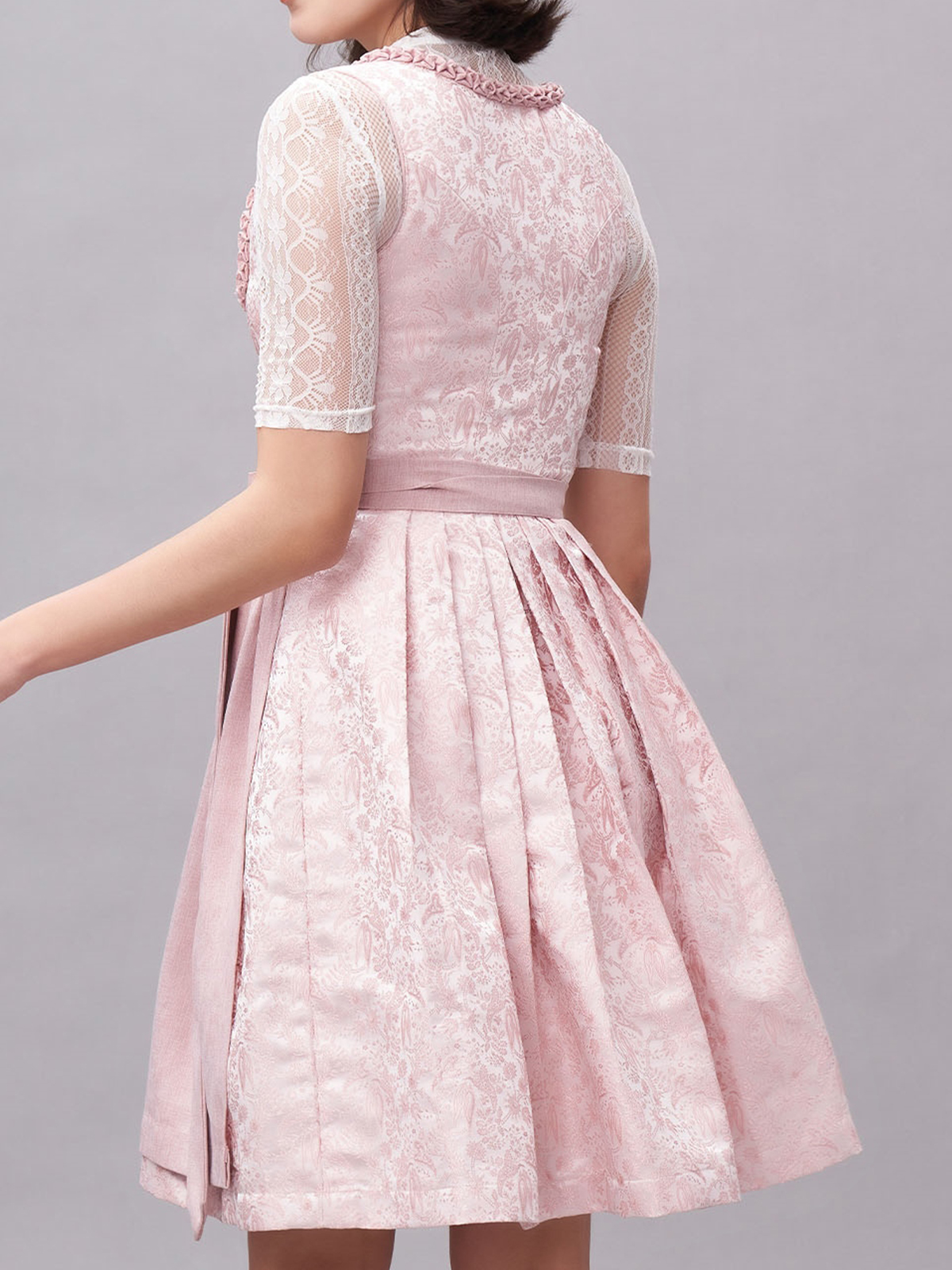 Modernes Dirndl in Rosa mit Samt-Optik