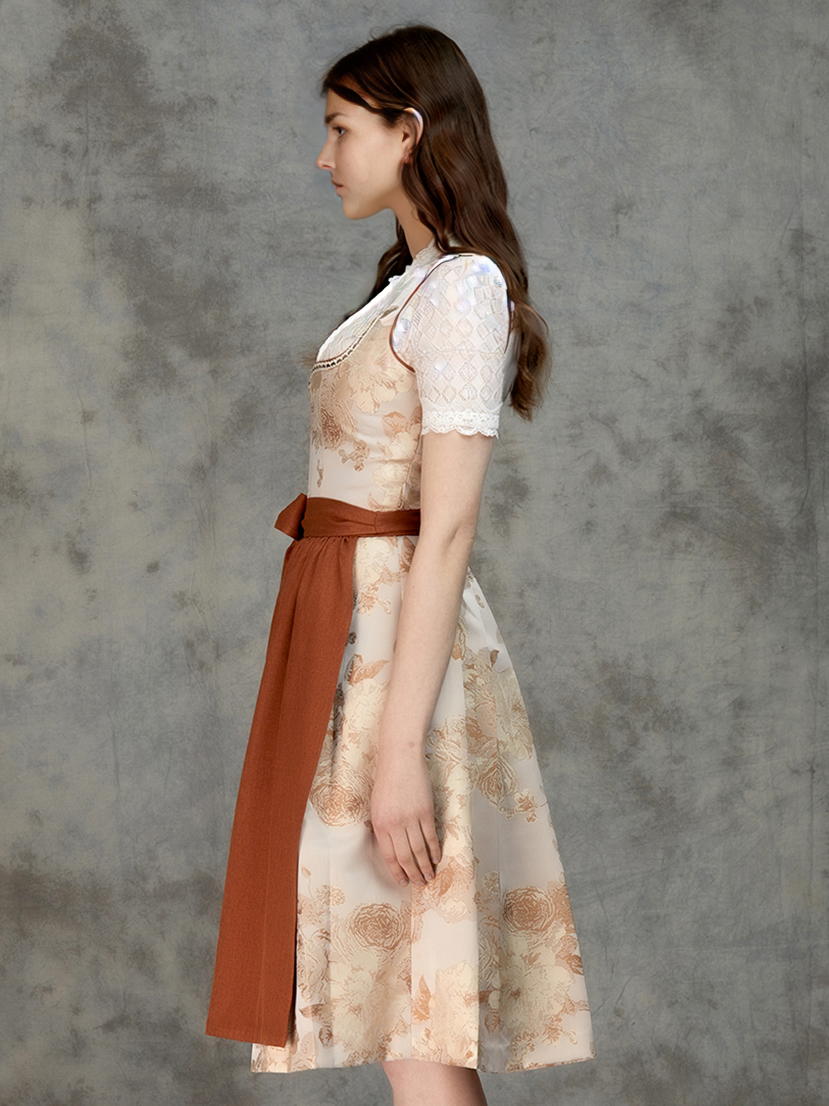 Elegantes grünes Dirndl mit feinen Details