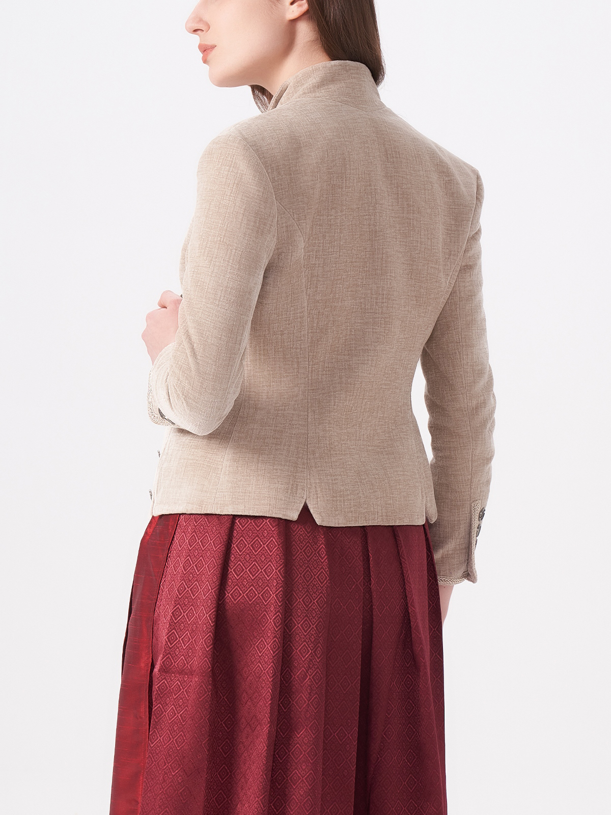 Dirndl mit Ausschnitt in Beige