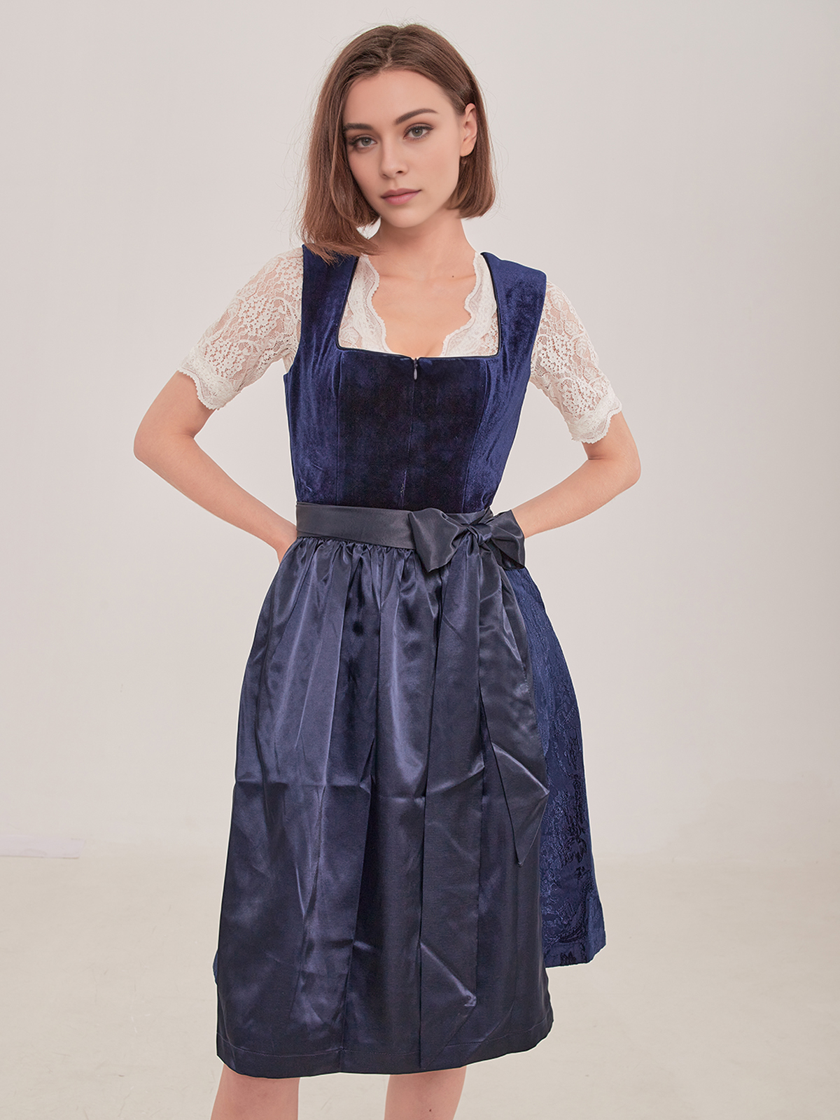 Dirndlbluse Spitze Langarm in Blau