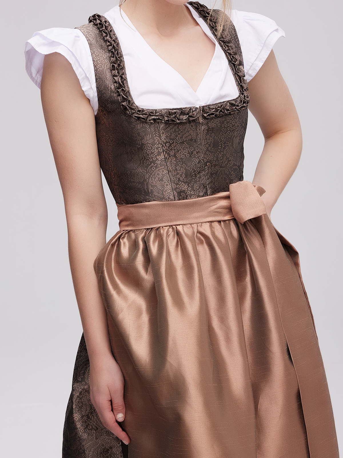 Dirndl in grün-braun