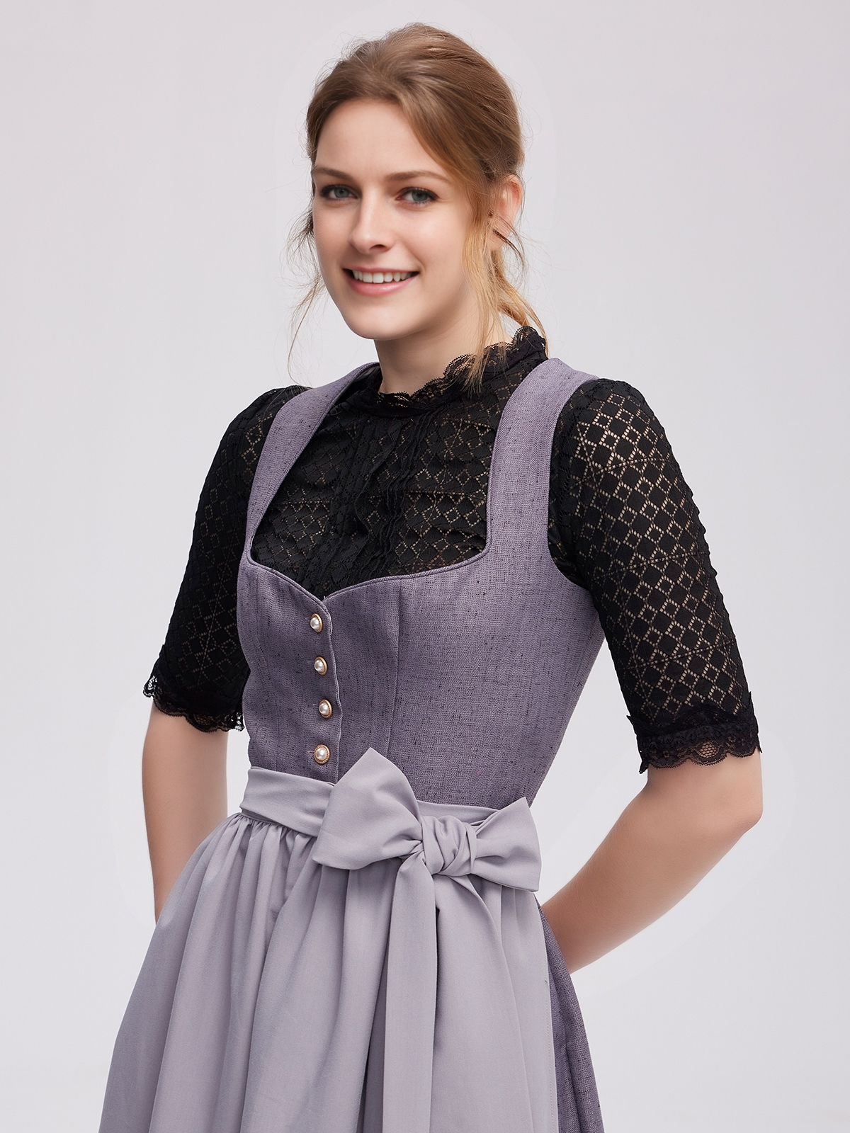 Dirndl in Grau-Blau – ein zeitloser Klassiker