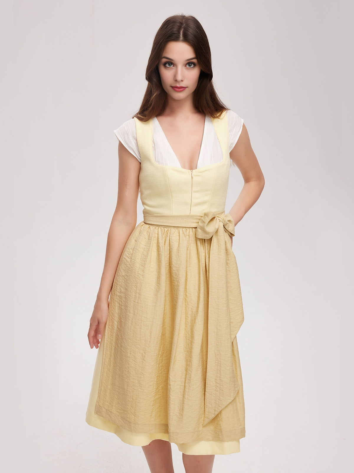 Graues Dirndl mit gelber Schürze