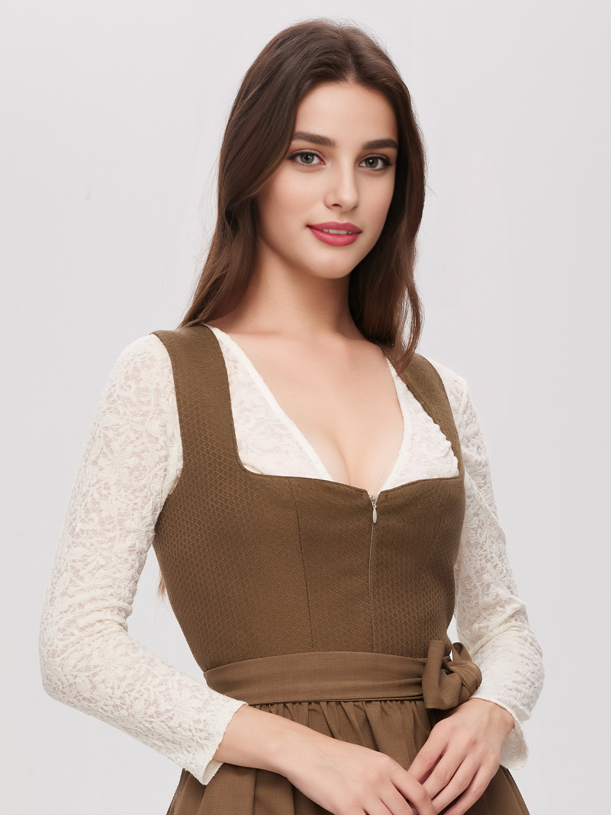 Moderne schwarze Dirndl mit grünem Akzent