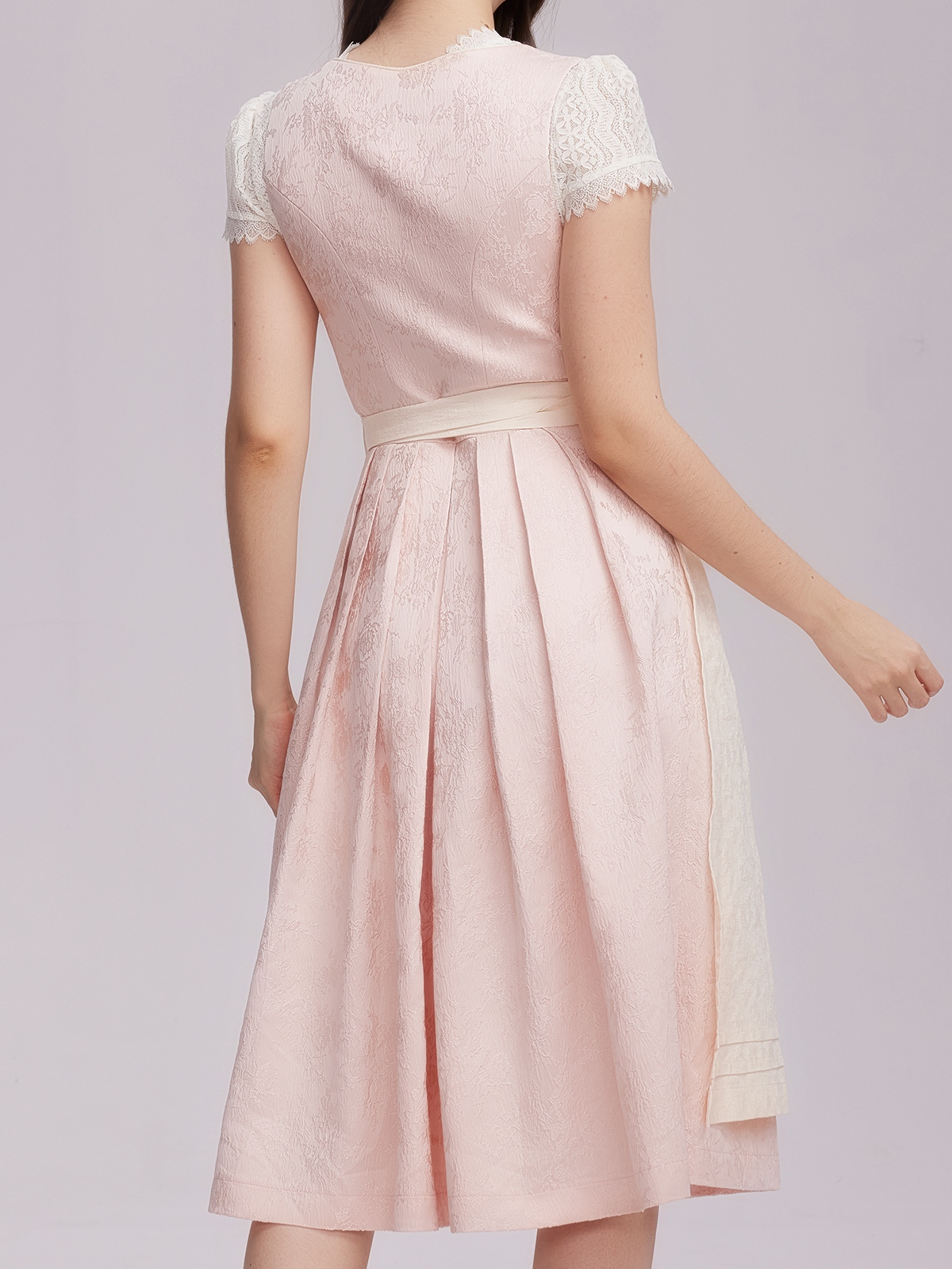 Modernes dunkelblau Dirndl mit schlanker Silhouette